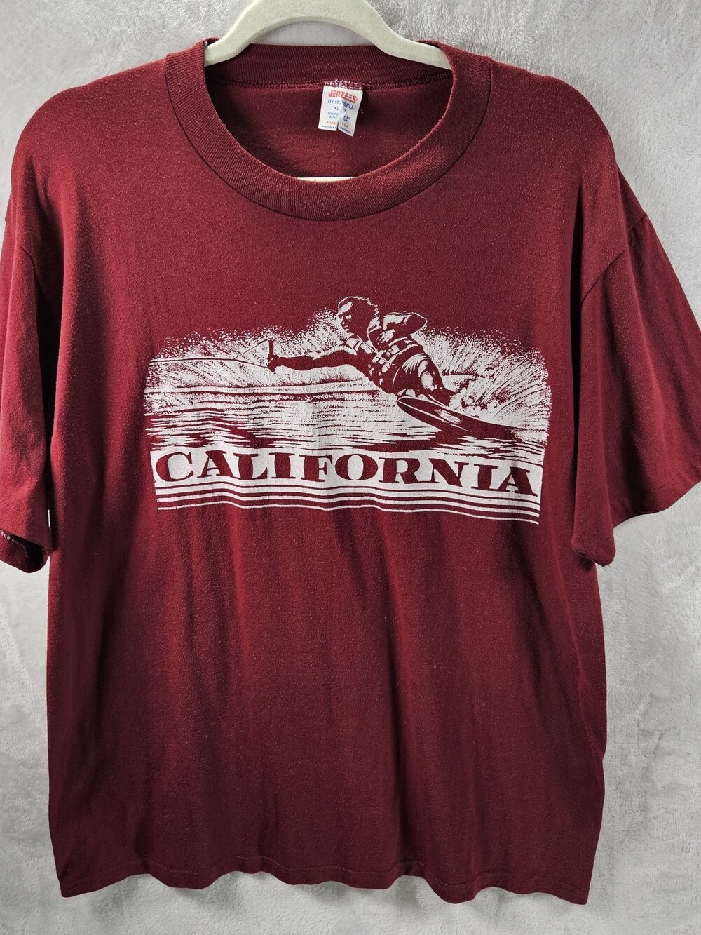 Russell Jerzees California Water Ski T-shirt Mens XL *Fits Medium Burgundy USA